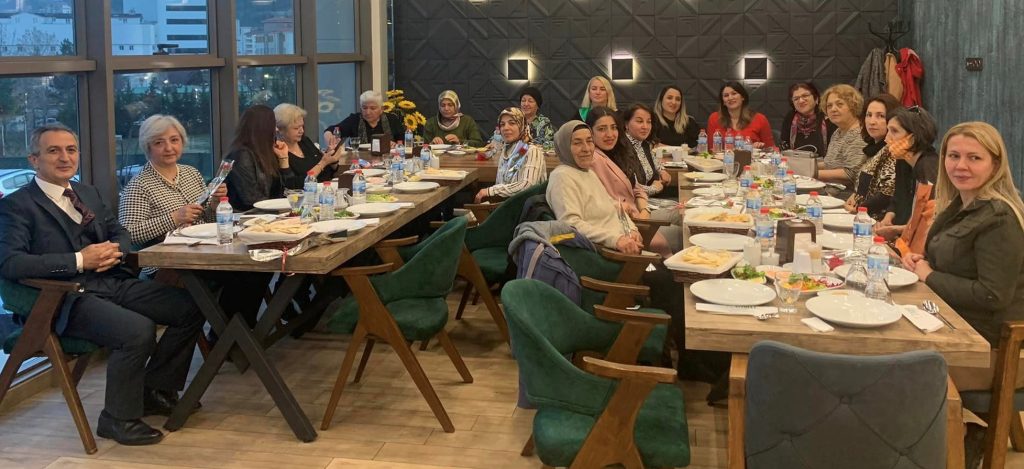 DİŞ HEKİMİ HÜSEYİN YARICI!DAN 8 MARTA DÜNYA EMEKÇİ KADINLAR GÜNÜ ETKİNLİĞİ