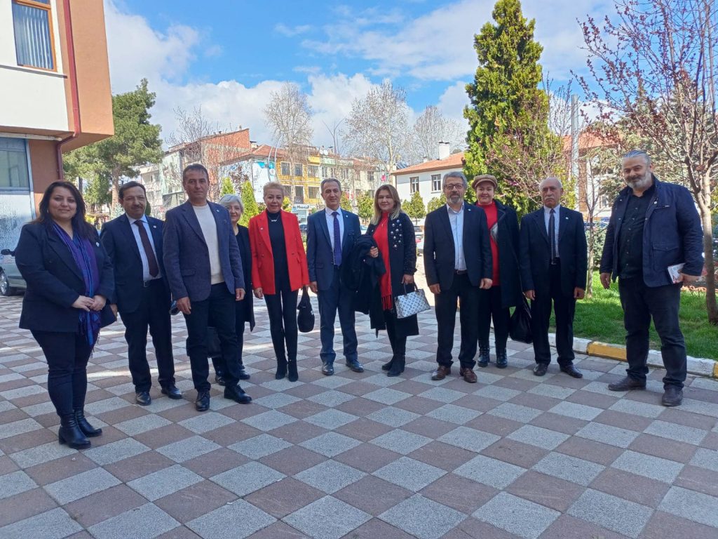 HÜSEYİN YARICI’DAN ZİLE İLÇE TEŞKİLATI ZİYARETİ VE ESNAF GEZİSİ